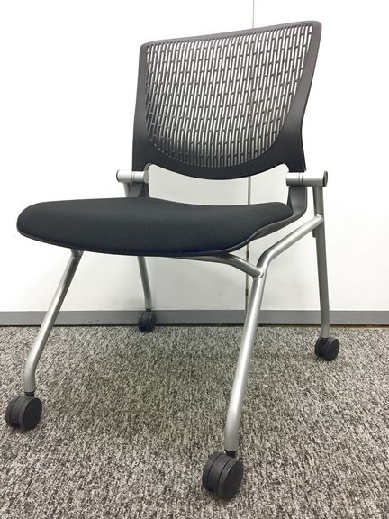 【ロット揃います】オカムラ製ネスティングチェア　グラータ
                        グラータ
                                    中古
            
