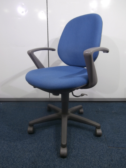 【10脚限定！！ブルーの肘付OAチェアの入荷です！！】
                        ジャスト
                                    中古
            