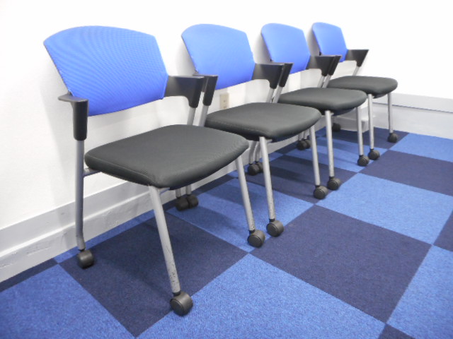 【KS】【4脚セット】【通常12,000円→セット価格9,600円！】お買い得なコクヨ製のキャスター付き　ミーティングチェア
                        プロッティ
                                    中古
            