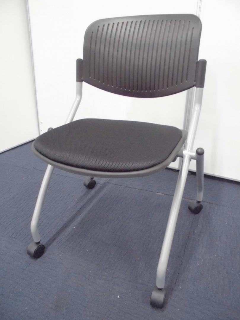 【大量在庫揃います！】軽い質感が特徴のネスティングチェア/ブラック
                        
                                    新品
            