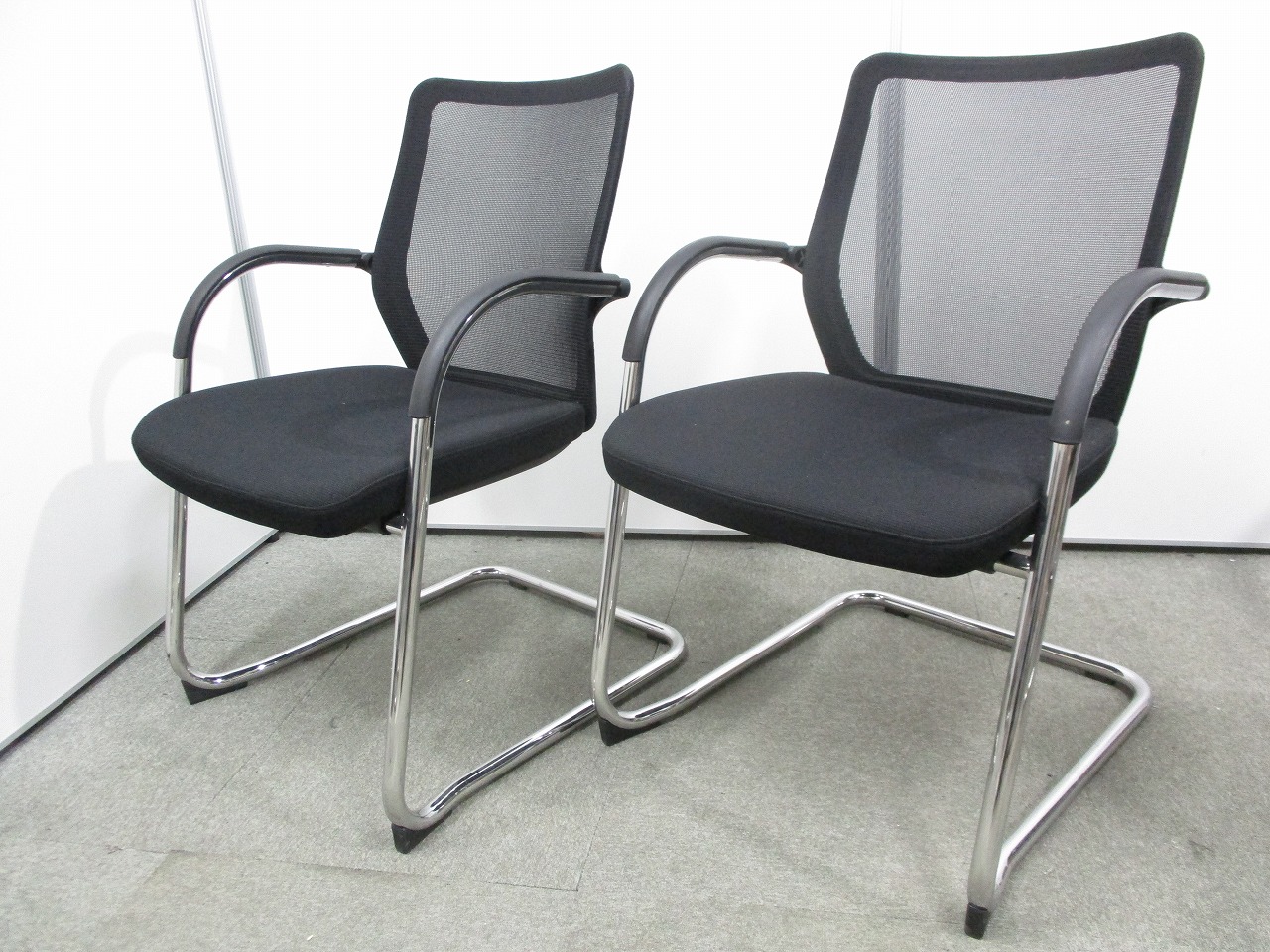 【２脚セット商品！】応接用にも対応できる高級感！メッシュ素材のミーティングチェア！
                        サリエル
                                    中古
            