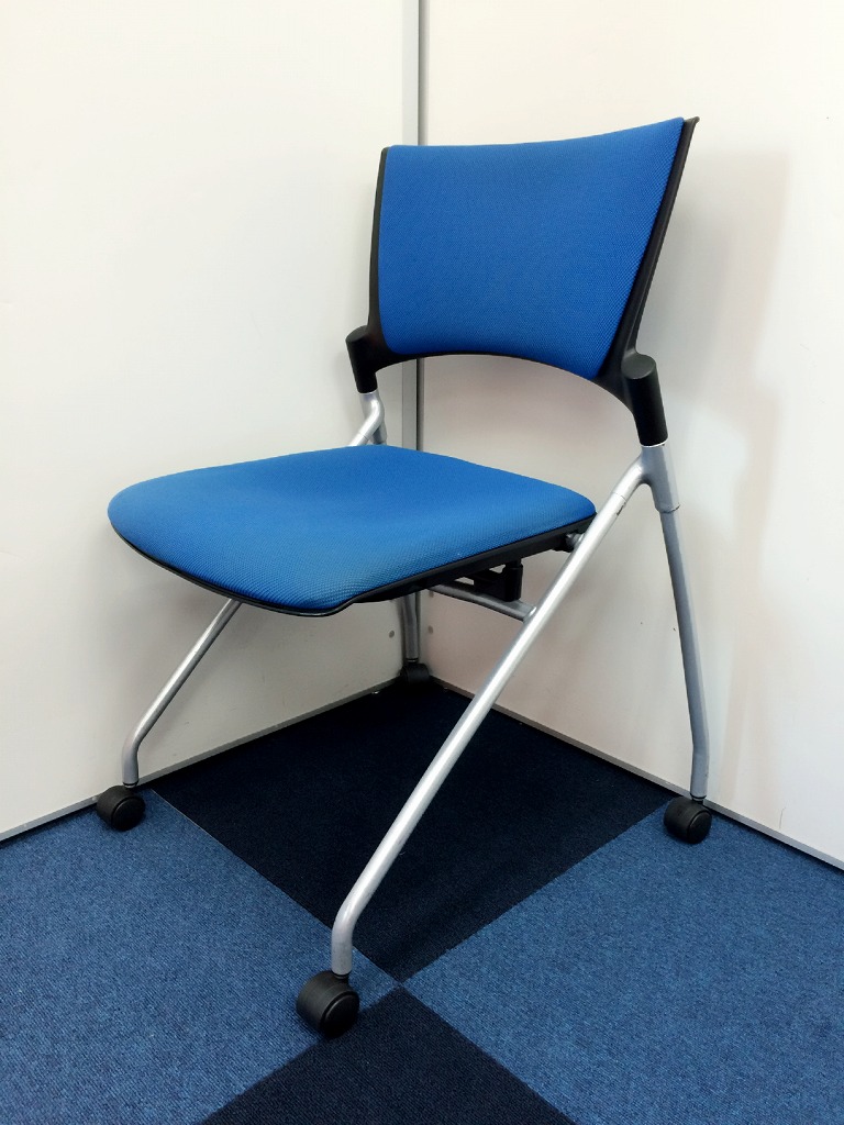 【大量入荷！その数30脚】■定番のブルー色のチェア　■イトーキ製　■マノス　■ネスティングタイプ　■座面が折りたためます
                        マノス
                                    中古
            