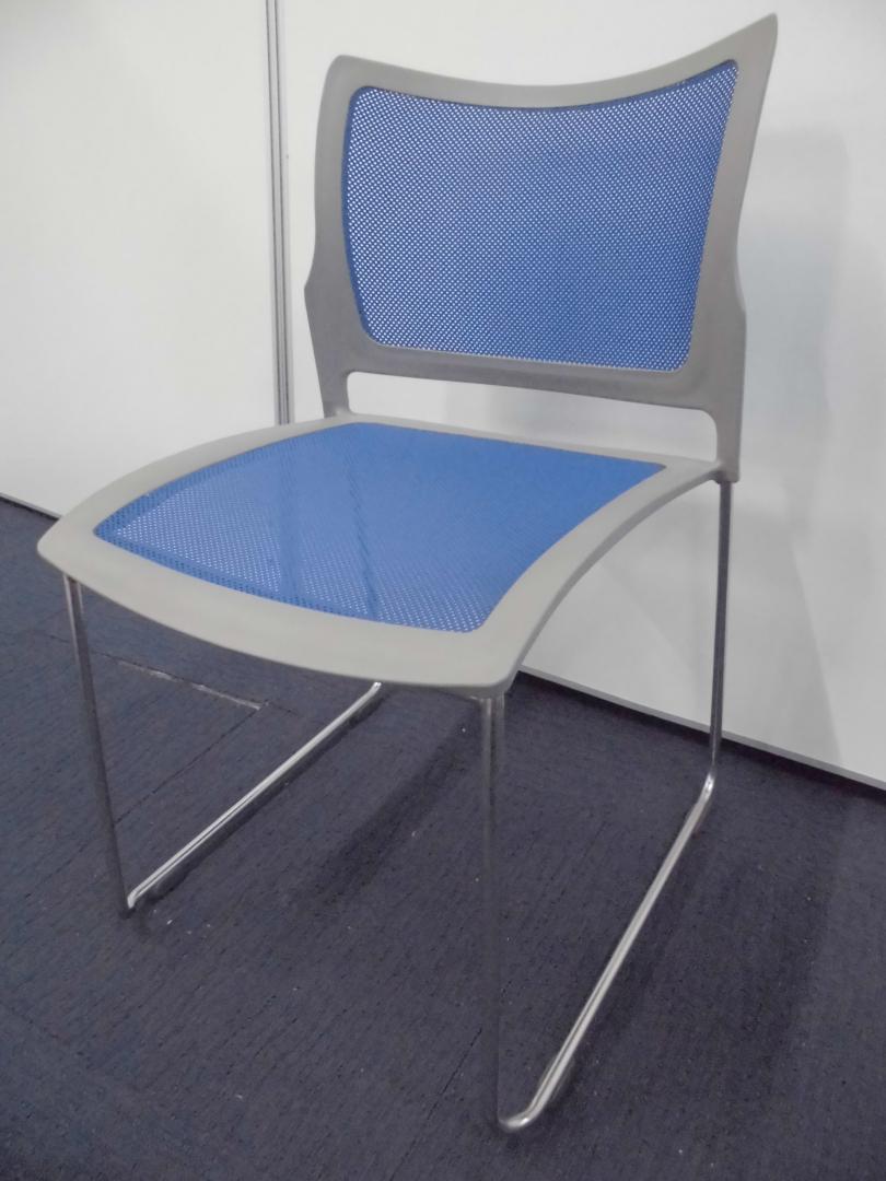 【メッシュチェア】重ね合わせて収納できるスタッキングチェア(オカムラ製)【20脚揃って入荷！】
                        
                                    中古
            