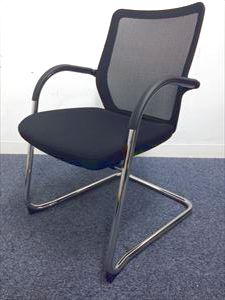 【メッシュのスタッキングチェアロット入荷！】オカムラ製！バロンをイメージさせるデザイン！新品定価61,300円
                        8148
                                    中古
            