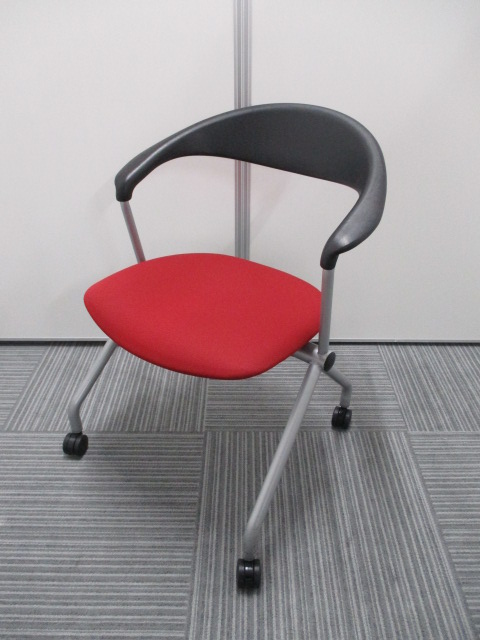 内田洋行のネスティング（並行スタック）チェアです。
                        
                                    中古
            