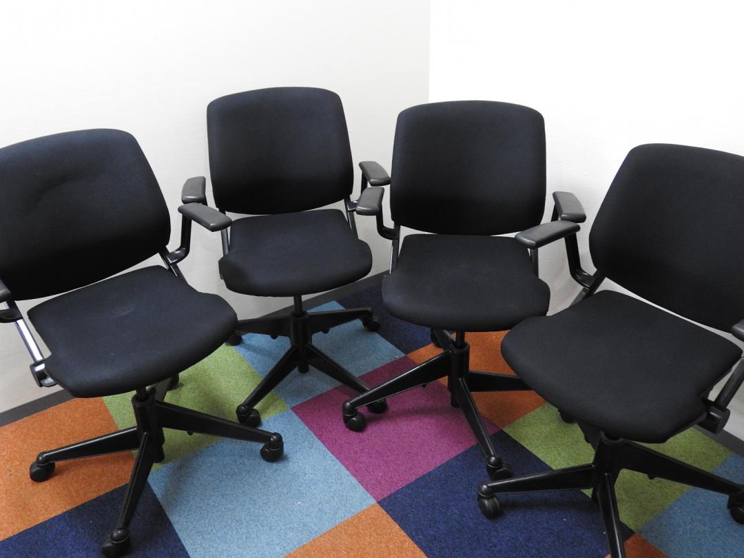 【4脚セット価格です！】【重ねて省スペース化】折りたためるミーティングチェア【4脚セットでまとめていかがでしょうか】【RP】
                        VECTA
                                    中古
            