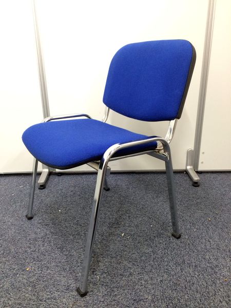 【6脚入荷】鮮やかなブルーのスタッキングチェア入荷！！
                        
                                    中古
            