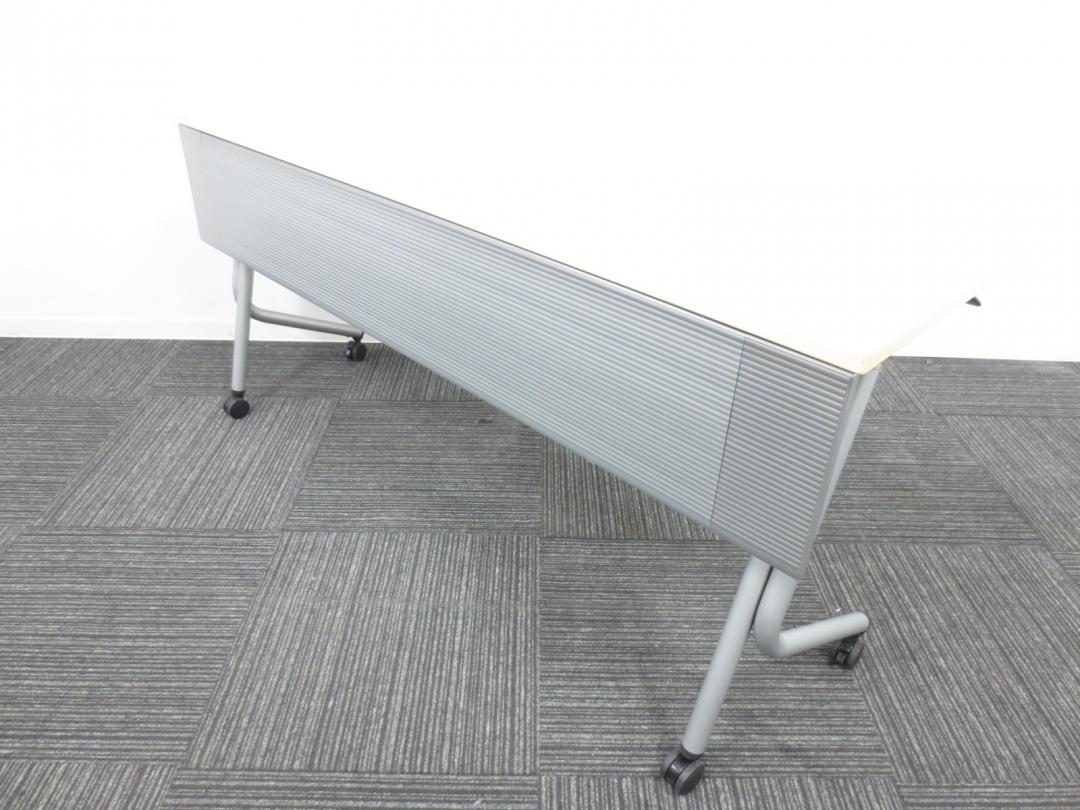 【状態良好】W1500サイズ！！■オカムラ　■ナチュラル　サイドスタックテーブル【会議用 作業台 セミナー用 様々な場面で活躍します！【ロットで入荷】
                        
                                    中古
            