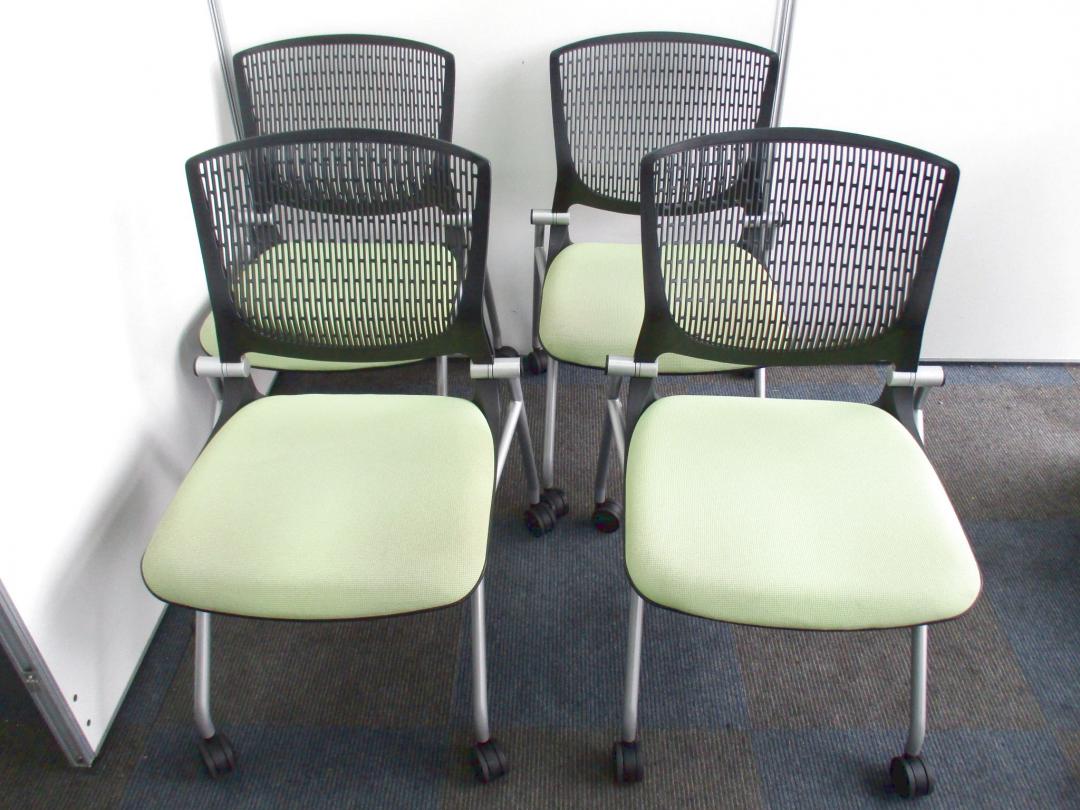 【10％OFF商品！セット商品の為!】少数ミーティングに最適！【癒し系のライトグリーン色!】
                        グラータ
                                    中古
            