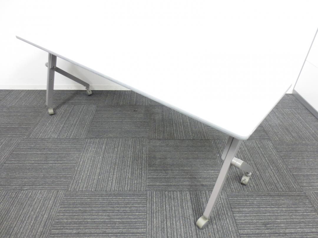 【状態良好】W1800サイズ！！■イトーキ製　■ニューグレー　サイドスタックテーブル【会議用 作業台 セミナー用 様々な場面で活躍します！【4台入荷】【棚板無』 
                        
                                    中古
            