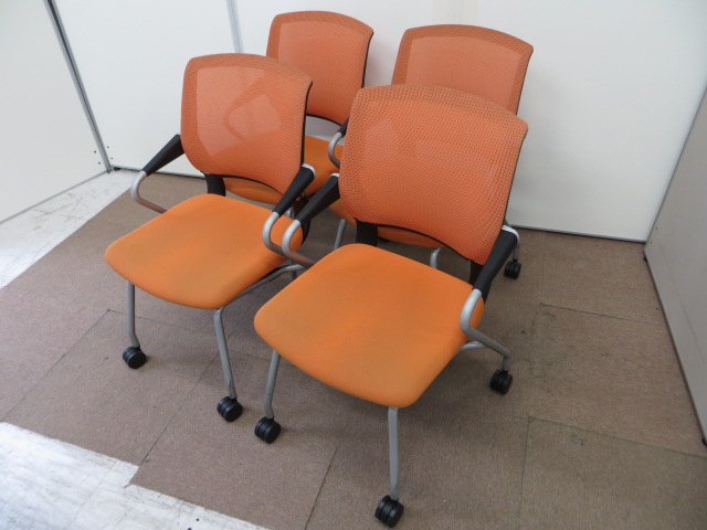 【重ねて省スペース】平行に重ねることができるミーティングチェア4脚セット　鮮やかなオレンジ【中古オフィス家具】
                        サテリテ
                                    中古
            