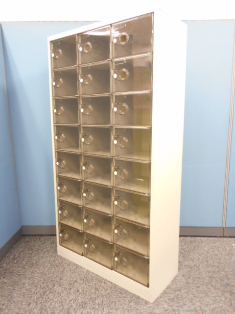 【状態良好】工場や現場作業などで作業員が多い企業様にぜひ！【２４人用シューズボックス】
                        
                                    中古
            