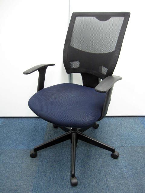 コスト意識の塊　メッシュチェア肘付き　カラー：ネイビーブルー
                        
                                    中古
            