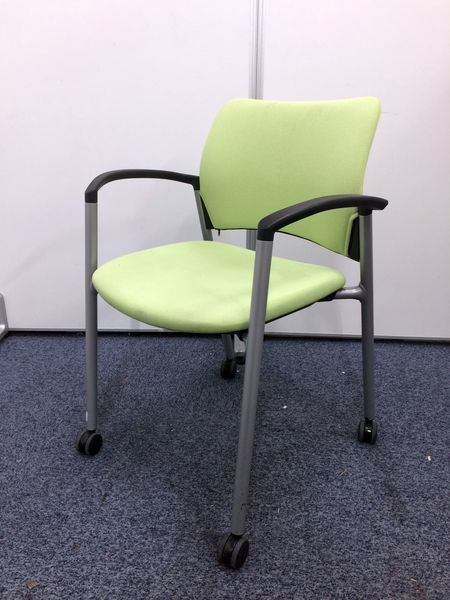 【4脚入荷】目に優しいライムグリーン　キャスター付
                        
                                    中古
            