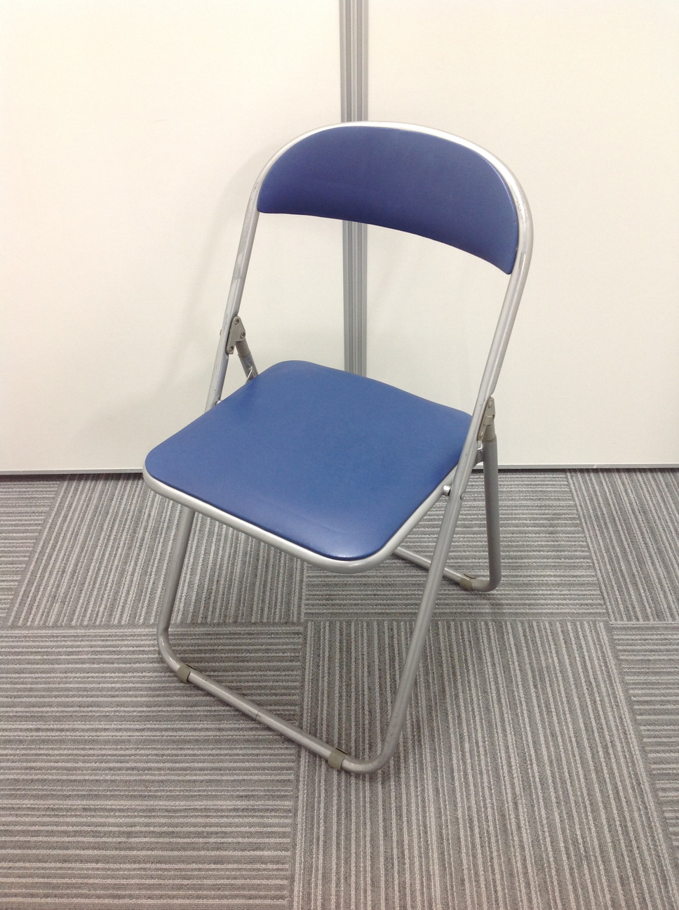 パイプ椅子が入荷。直ぐに持ち帰れる店頭在庫有り
                        
                                    中古
            