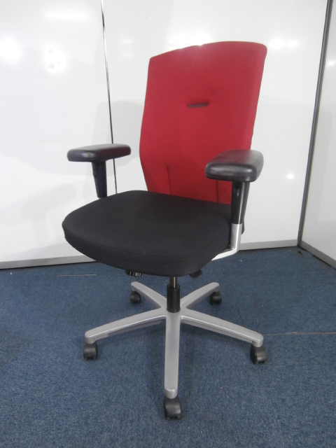 【１5脚限定入荷！！レッド肘付ＯＡチェア！！】
                        NEX
                                    中古
            