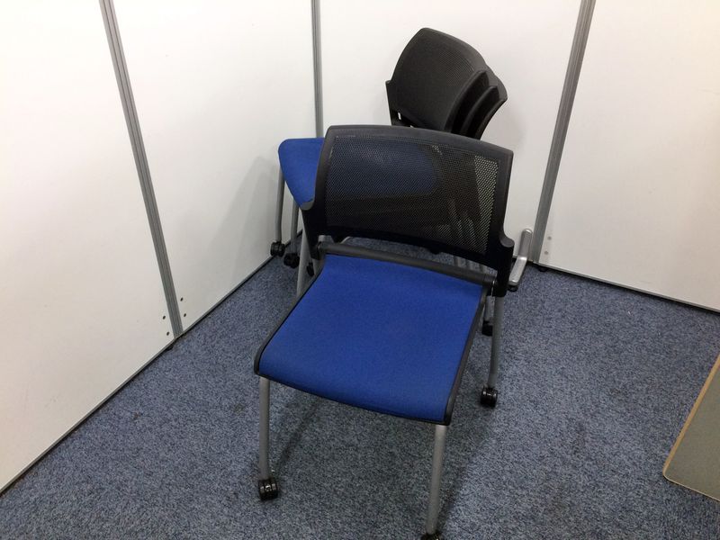 【セット商品】【4脚①セット】綺麗なブルー色
                        
                                    中古
            