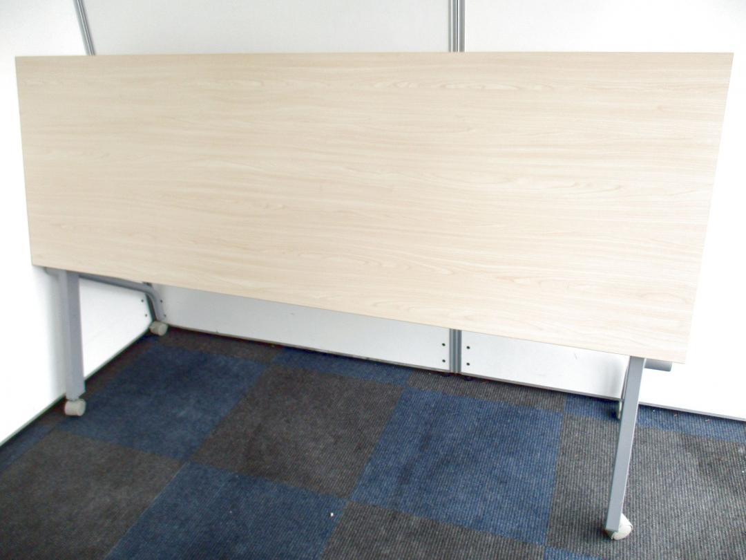 【残り１台の為、お安く!!】ナチュラル色のスタックテーブル！【キャスターに不具合あり】
                        
                                    中古
            