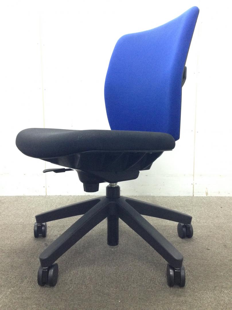 【内田洋行製のエポチェアです】【肘無し・ハイバックチェア】
                        エポ
                                    中古
            