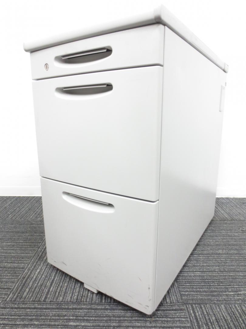 【売れ筋】国内メーカーの高品質　オカムラ製　3段脇机　デスクの延長でもお使い頂ける便利な家具です！ 


                        SD-E
                                    中古
            