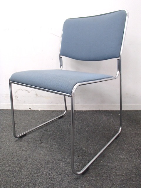 【8脚入荷】スタッキングチェア｜重ねてもかさばらず扱いやすいチェア！
                        
                                    中古
            