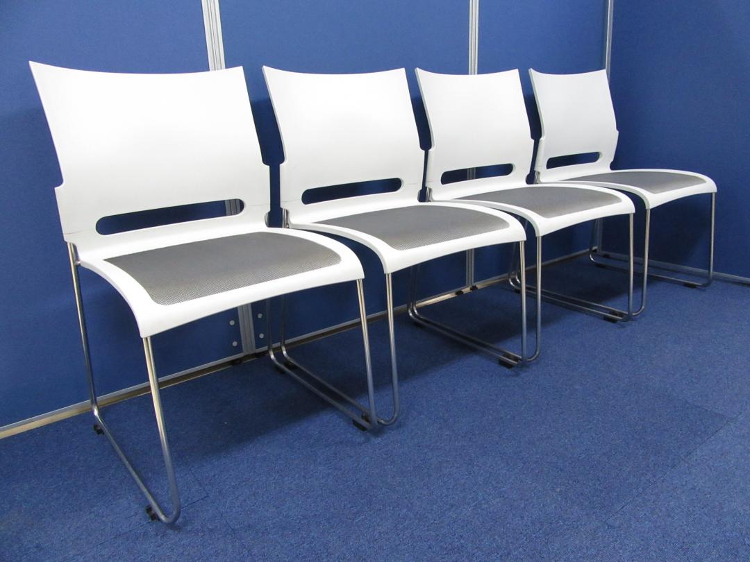 [4脚セットでお買い得]イトーキ コンフィットチェア ホワイト×シルバー■ミーティングやセミナー・研修等におすすめです!!使用しない時は重ねて収納可能です!!
                        コンフィット
                                    中古
            