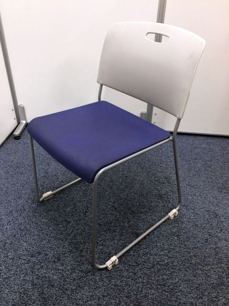 【8脚入荷】汚れの目立たないパープル色
                        
                                    中古
            