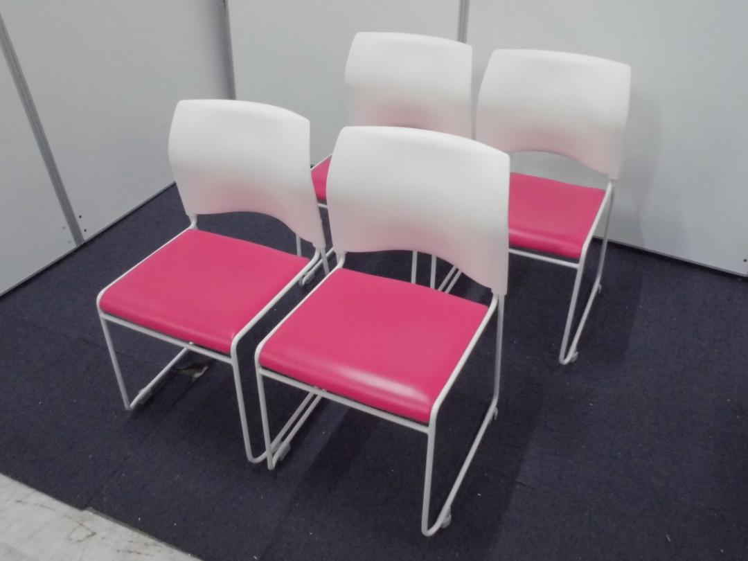 【ピンク×ホワイト】可愛い配色のスタッキングチェ4脚セット！【背：ヌード / 座：ビニールレザー】
                        
                                    中古
            