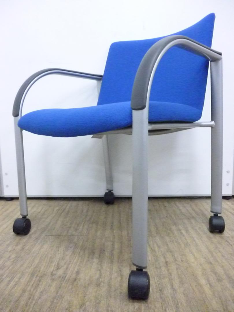 人気のブルーカラー！プラス製ミーティングチェア入荷致しました！
                        
                                    中古
            