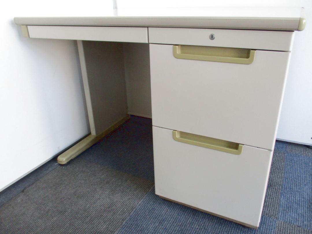 【おつとめ品の為特別価格!!】オカムラ製の片袖デスク9台入荷【状態を気にされない方におすすめ!!】
                        DB
                                    中古
            