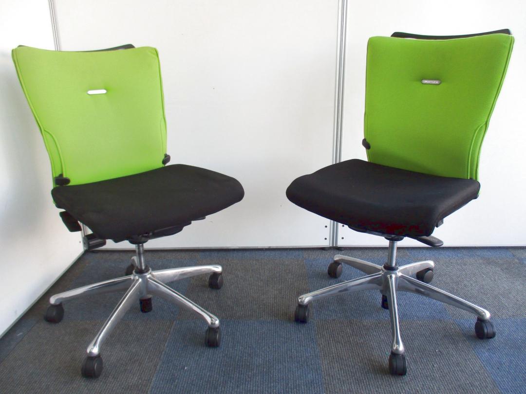 【通常￥30,000-⇒￥28,000-に!!】人気高級チェアのセットです【コートハンガー付きで便利!!】
                        フィーゴ
                                    中古
            