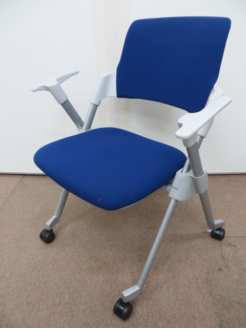 【おつとめ】コクヨ製アンフィ　肘付ミーティングチェア　平行に収納可能【中古オフィス家具】
                        アンフィ
                                    中古
            