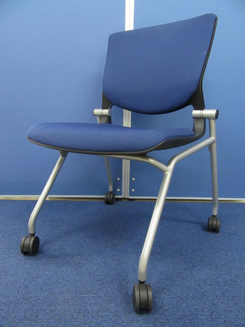 [13脚入荷]岡村製作所製 グラータチェア(Grata) ブルー 背パッド付き!!デザイン性・座り心地が良く大人気です!![状態良好]
                        グラータ
                                    中古
            