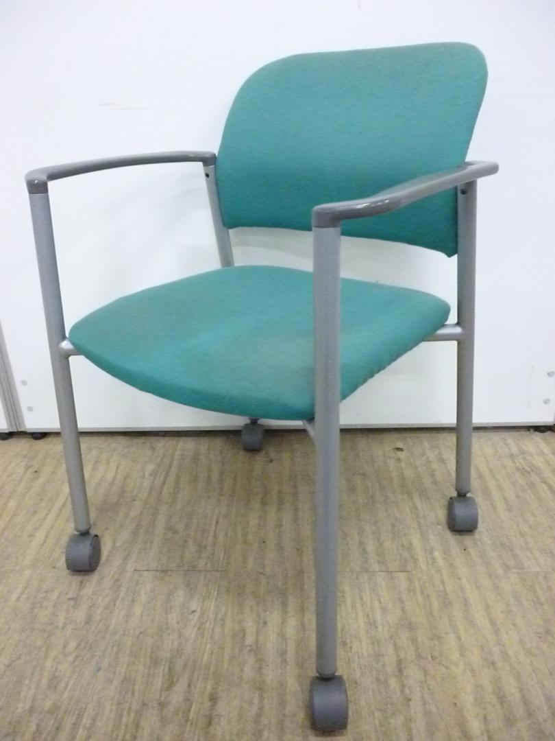 比較的軽量タイプです!!肘付会議用チェアで急な会議にも対応可能です!!
                        
                                    中古
            