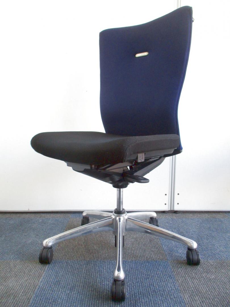 【在庫入れ替えセール品!!】ブルー×ブラックのツートンカラー【試座頂いたお客様から大好評!!】
                        フィーゴ
                                    中古
            