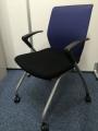 【4脚入荷】会議用チェア　キャスター肘付　人気のブルー色
                        スタイラ
                                    中古
            