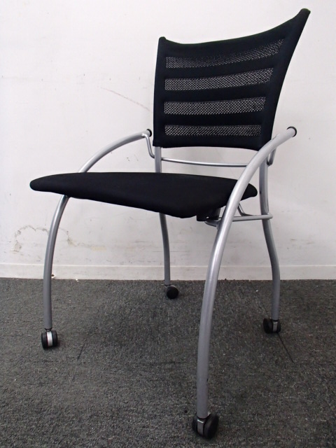 【20脚入荷】イトーキ製｜プリエ2｜オシャレなネスティングチェア！
                        プリエ2
                                    中古
            