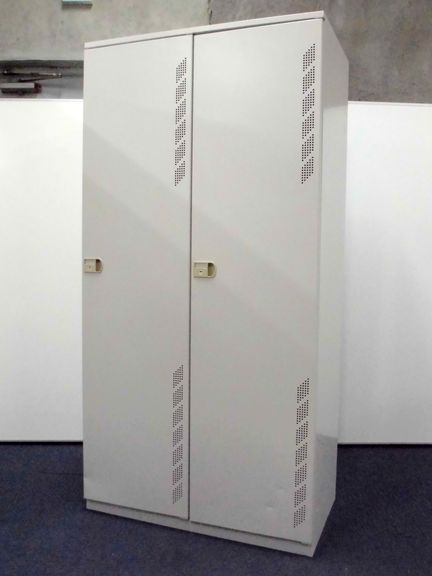 【珍しい幅広タイプ】2人用ロッカー｜イトーキ製｜スチールロッカー【鍵付】
                        ＬＦ型ロッカー
                                    中古
            