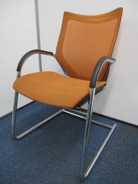 【レア】バロン　ゲストチェア　カラー：オレンジ　1脚のみ入荷
                        バロン
                                    中古
            