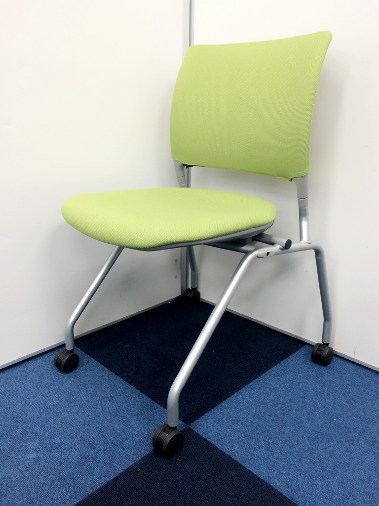 【大量20脚入荷！オカムラ製のネスティングチェア】■オカムラ　■エレナⅡ　■きれいなライトグリーン　■座面が折りたためるタイプ
                        エレナⅡ
                                    中古
            