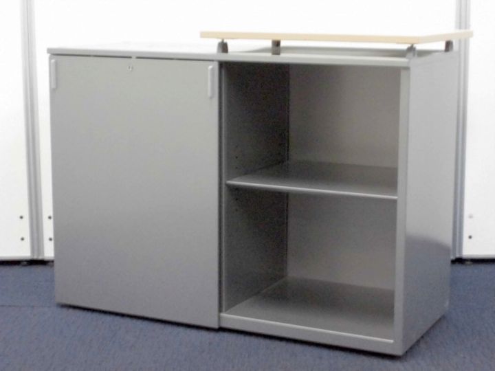 【キャスター付プリンター台】ナチュラル色の天板と用紙やインクを収納できるスペース付！
                        
                                    中古
            