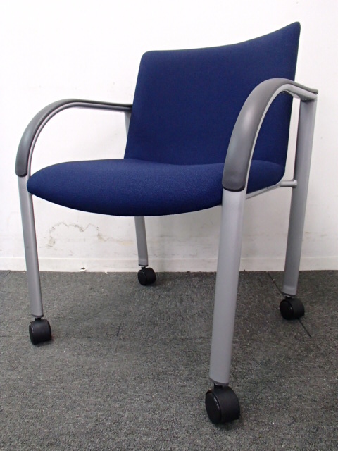【4脚入荷】プラス製｜ミーティングチェア｜人気のブルー色のオシャレなチェアです！
                        
                                    中古
            