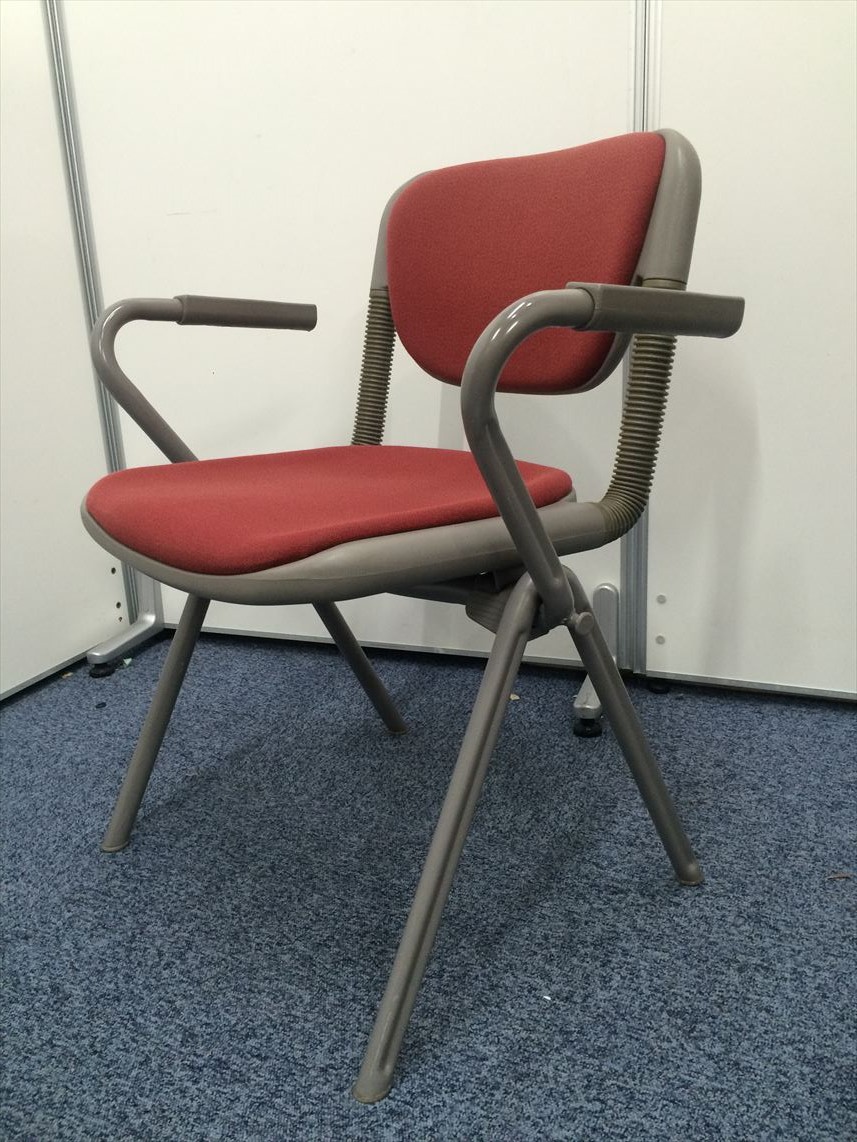 【4脚揃います】肘付スタッキングチェア　イトーキ製バーテブラ
                        バーテブラ
                                    中古
            