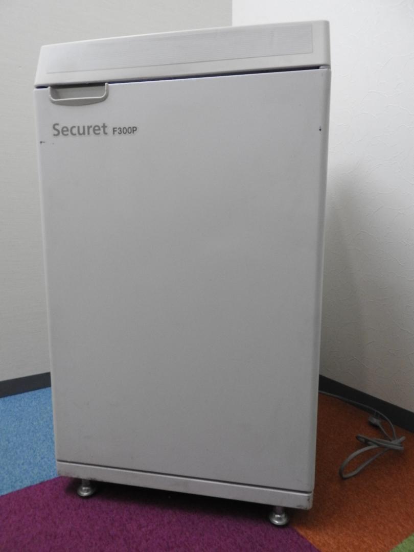 清潔感のあるホワイトのシュレッダー！中古だから安い！【RP】
                        
                                    中古
            