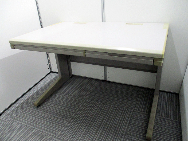 W1100のイトーキ製のCCRデスクです。残り1台のためお得
                        CCR
                                    中古
            