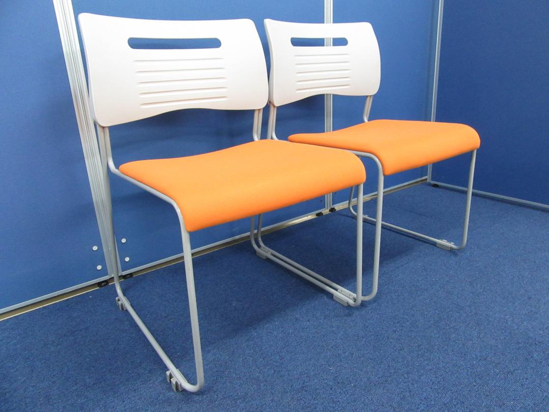 [2脚セット]井上金庫製 スタッキングチェア 発色のいいオレンジ色■ミーティングやセミナー、研修等におすすめです!!使用しない時は、重ねて収納頂けます!!
                        
                                    中古
            