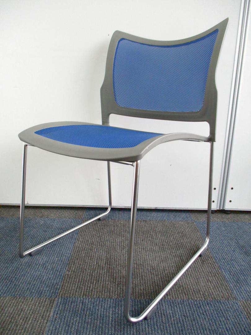 中古】 8131GZFZ96 オカムラ/okamura スタッキングチェア 177821