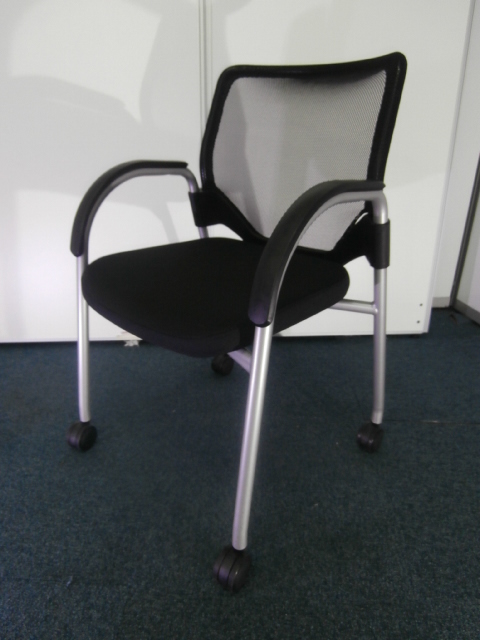 【おつとめ品】【1脚限定！！人気のブラック色！ミーティングチェア！】
                        
                                    中古
            