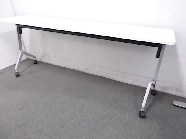 ■折りたためるテーブル■サイドスタックテーブル■棚無■新宿店では珍しい1品■中古オフィス家具
                        
                                    中古
            