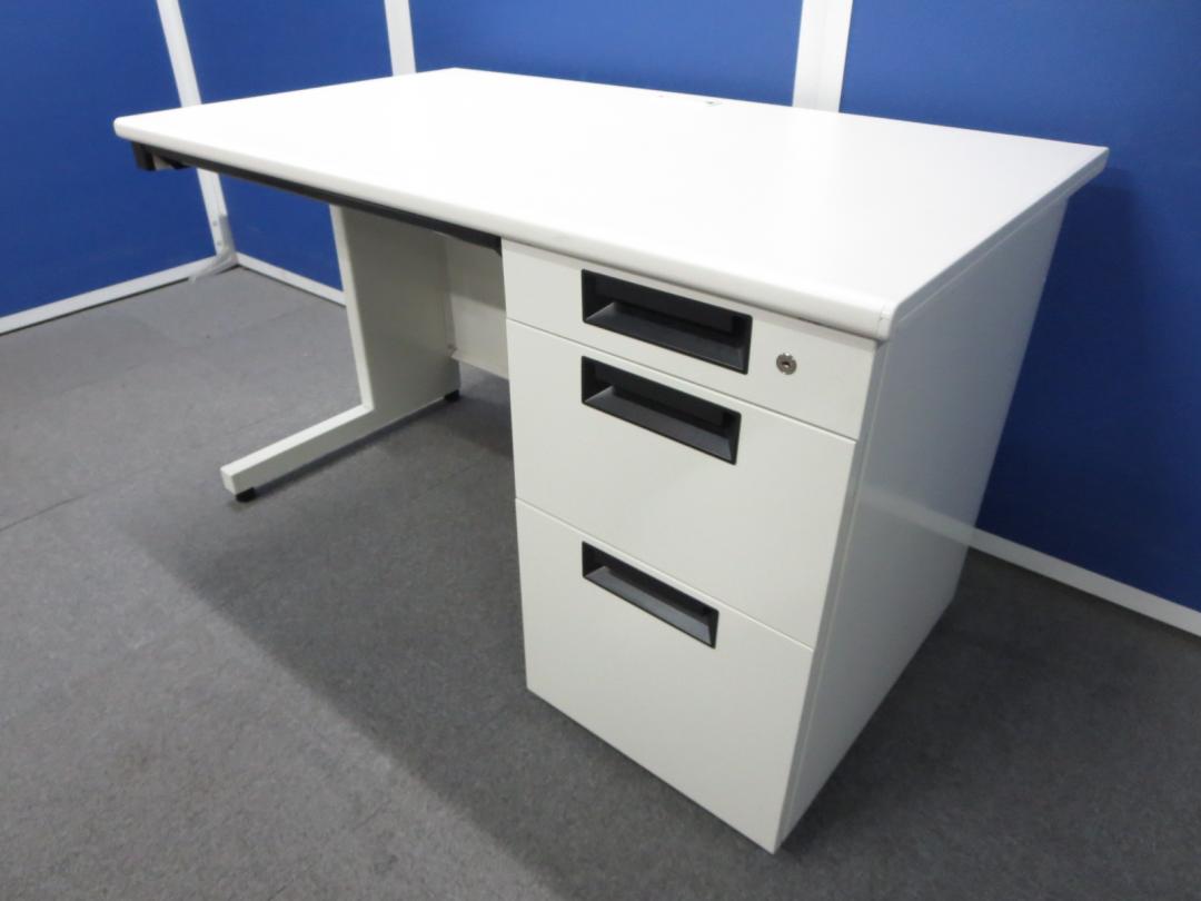 【キレイなホワイトカラー！】■片袖机　W1200mm　ホワイト　■PLUS製　パソコン作業に便利な配線穴付き！
                        フラットライン 
                                    中古
            